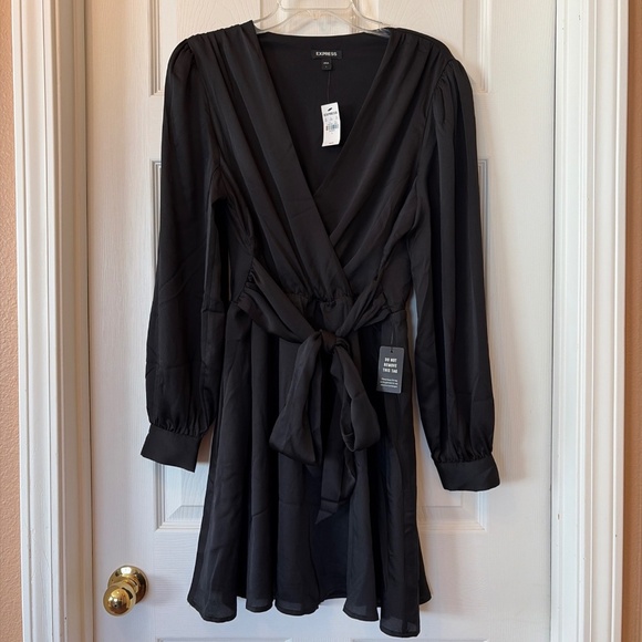 New with Tags Express Tie Waist Long Sleeve V-Neck Dress, Women's Size L - Black - Picture 1 of 7